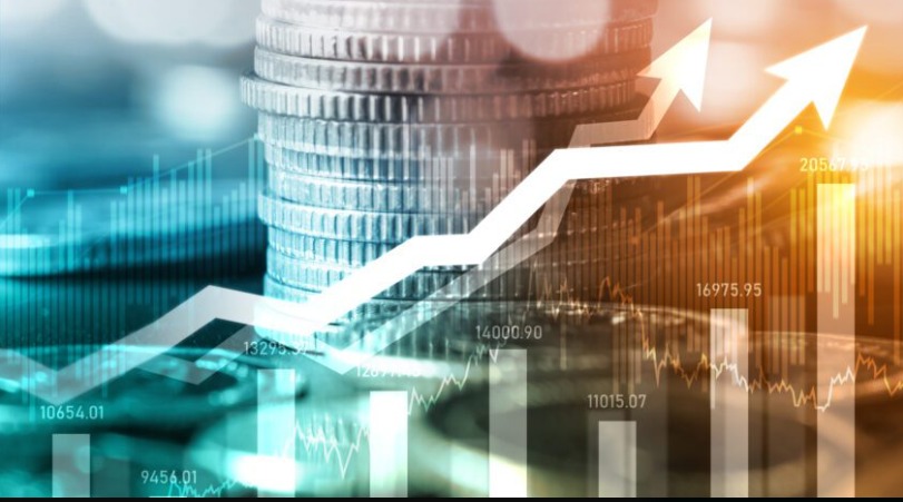 "Investor analyzing long-term capital gains tax chart for 2025 using digital tools"